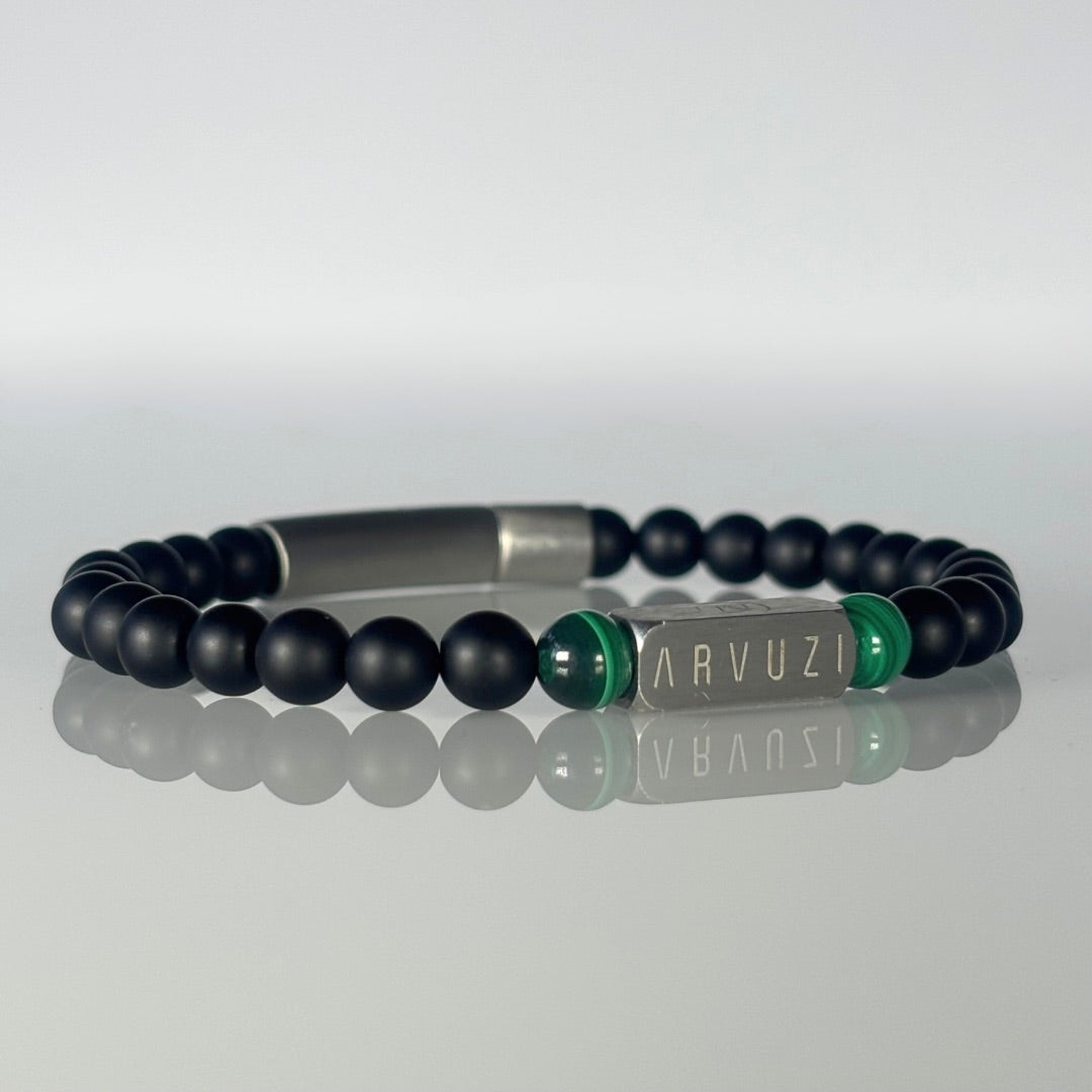 ARVUZI Onyx Valor men’s bracelet – onyx and malachite beads – stainless steel clasp – angled view