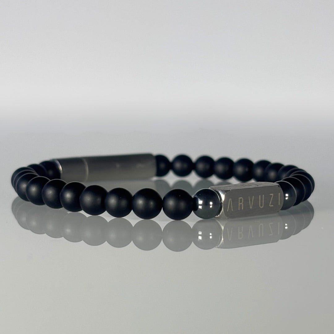 ARVUZI Onyx Edge men’s bracelet – onyx and hematite beads – stainless steel clasp – angled view