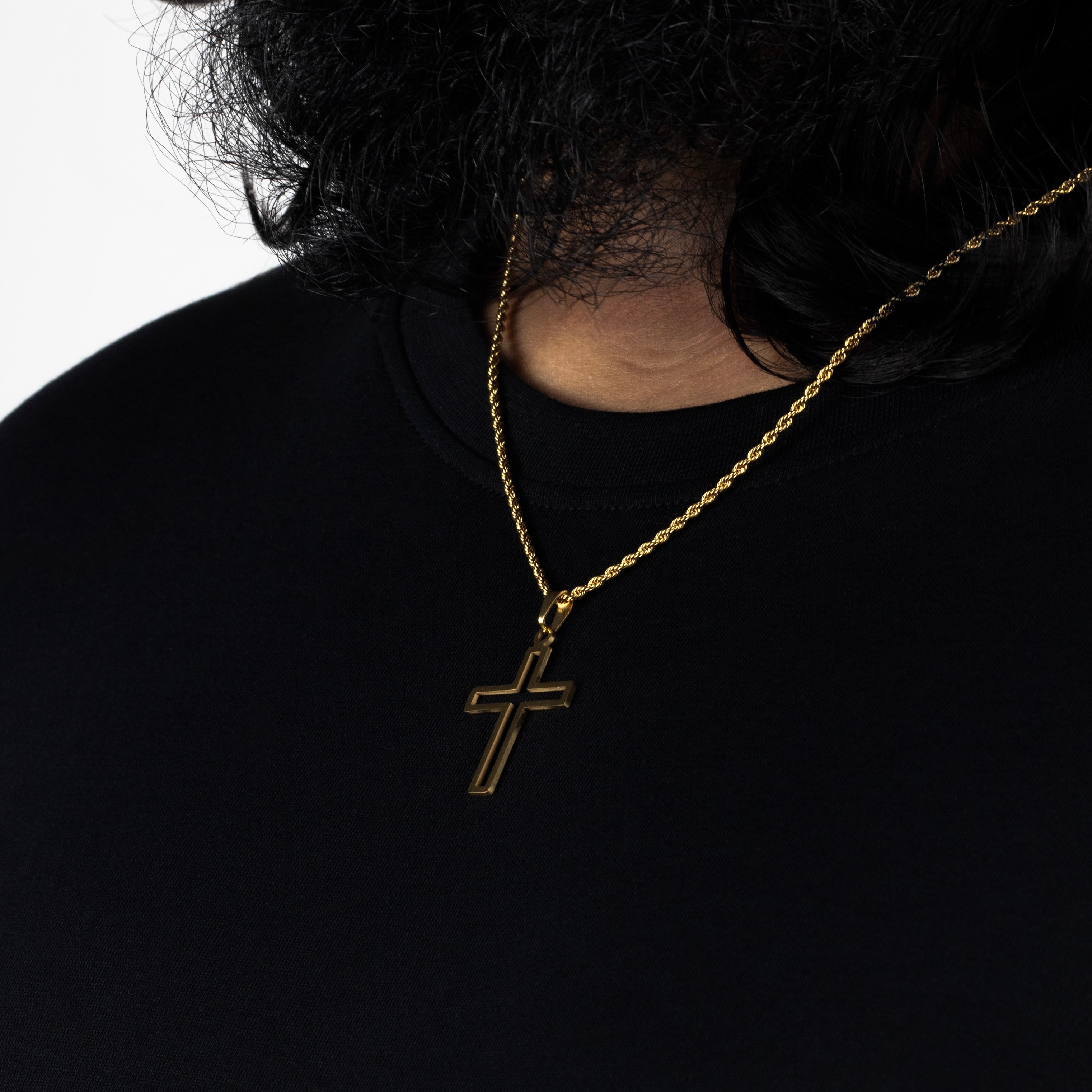 HOLLOW CROSS PENDANT - GOLD - Arvuzi