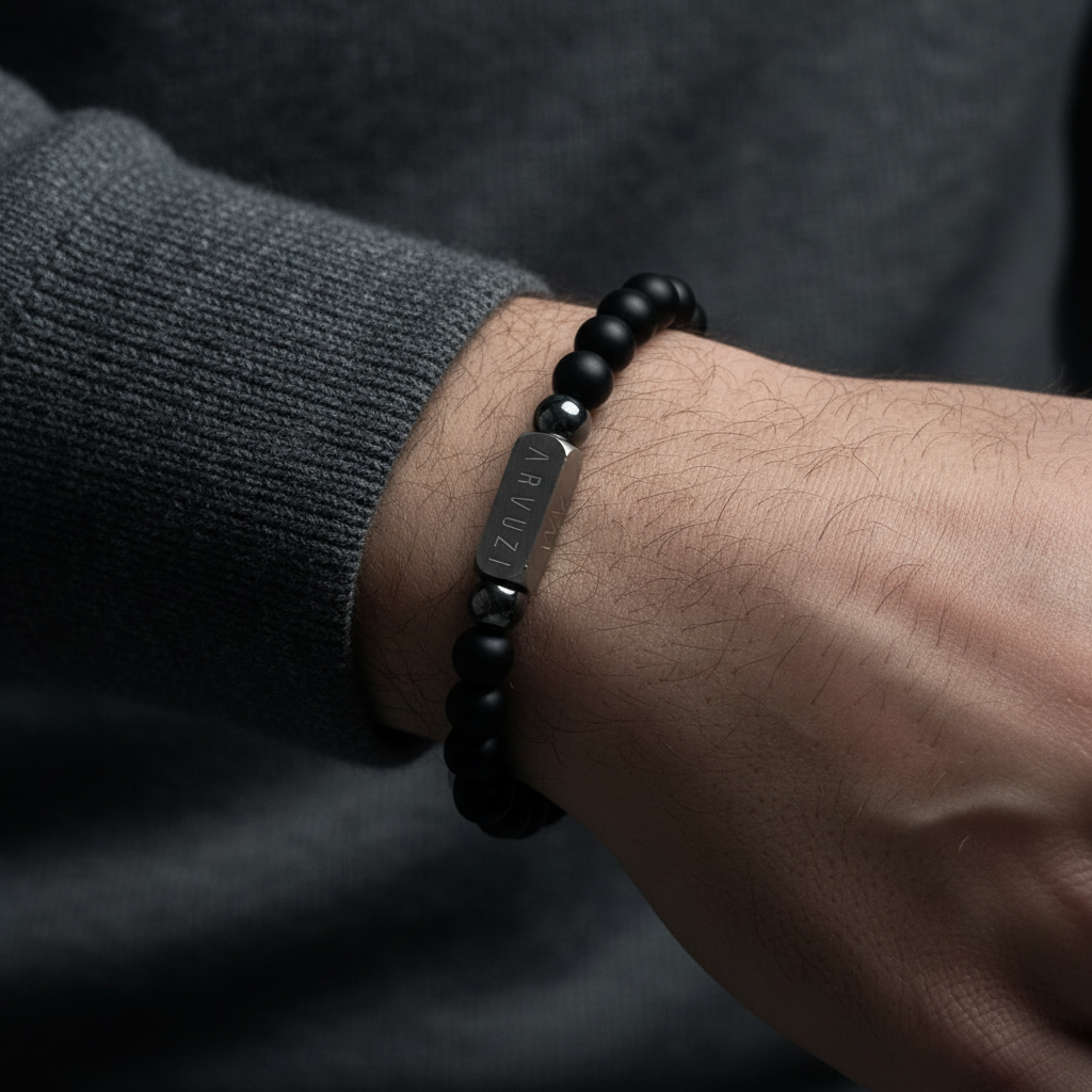 ARVUZI Onyx Edge men’s bracelet – onyx and hematite beads – stainless steel clasp – wrist 1