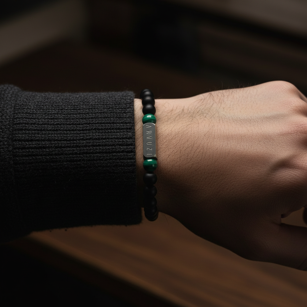ARVUZI Onyx Valor men’s bracelet – onyx and malachite beads – stainless steel clasp – on wrist 2