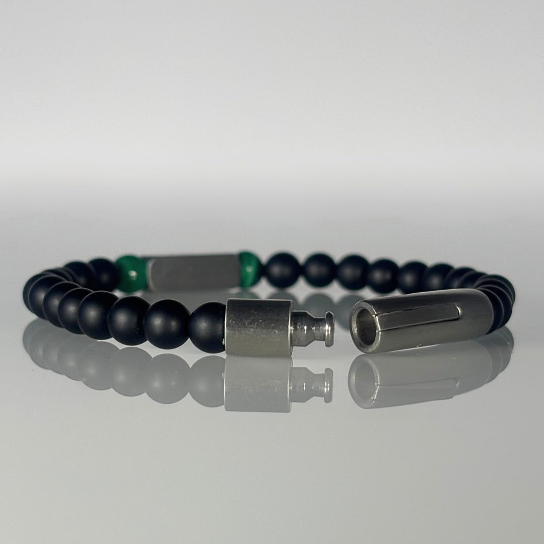 ARVUZI Onyx Valor men’s bracelet – onyx and malachite beads – stainless steel clasp – clasp detail