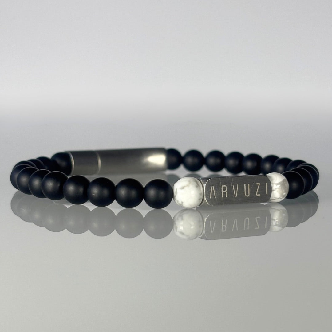 ARVUZI Onyx Equinox men’s bracelet – onyx and white agate beads – stainless steel clasp – angled view