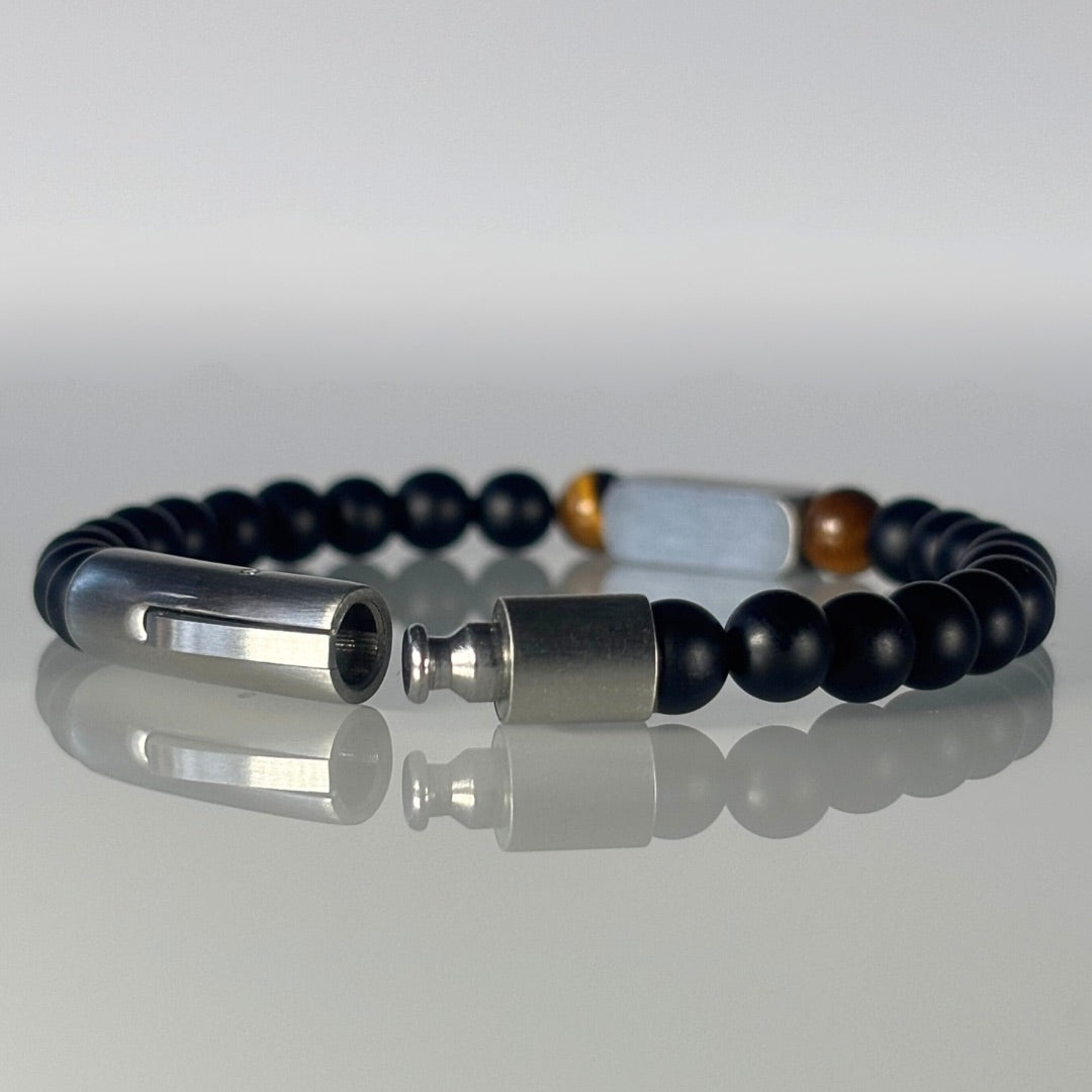 ARVUZI Onyx Instinct men’s bracelet – onyx and tiger’s eye beads – stainless steel clasp – clasp detail